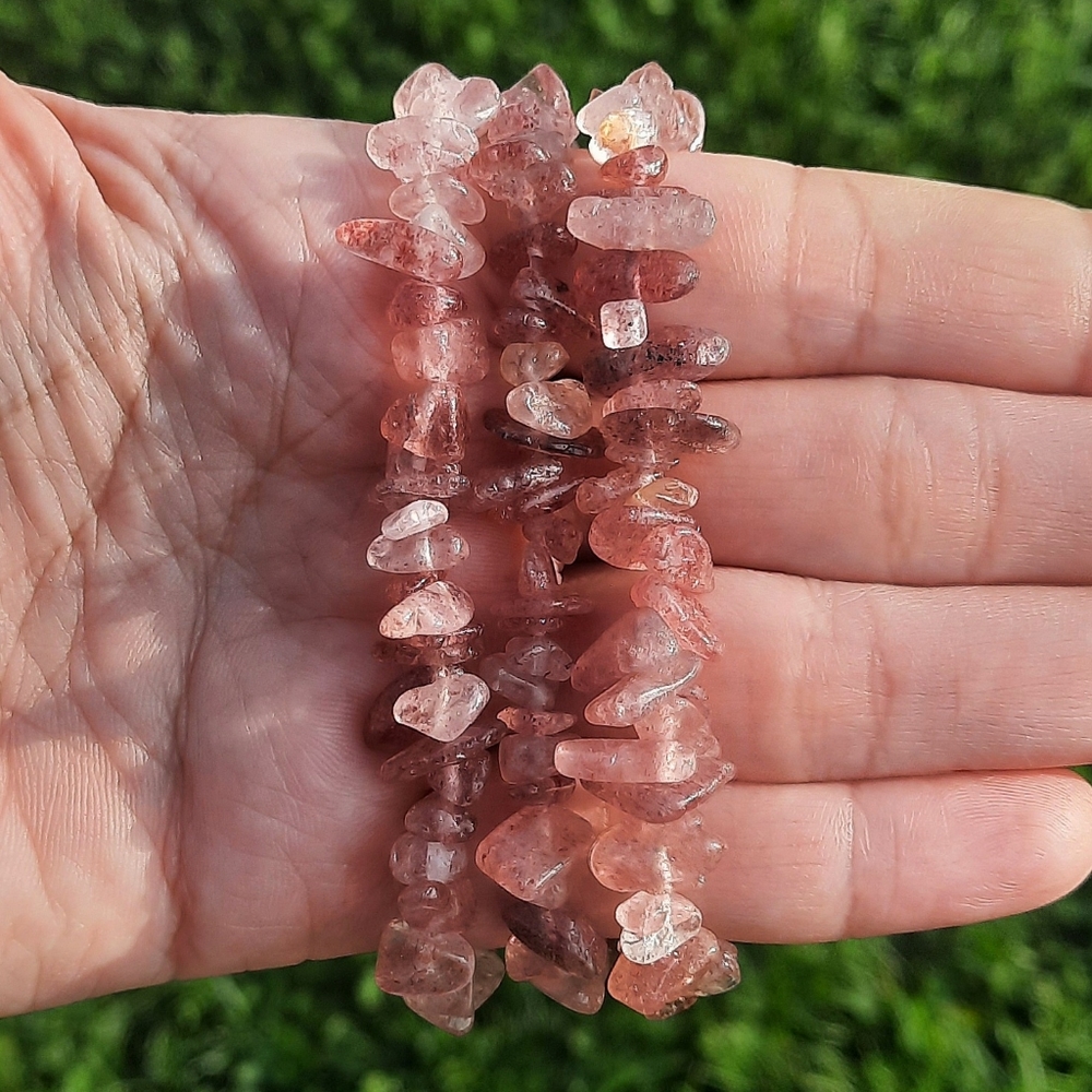 Strawberry quartz chipped stone bracelet - Picture 2 of 2